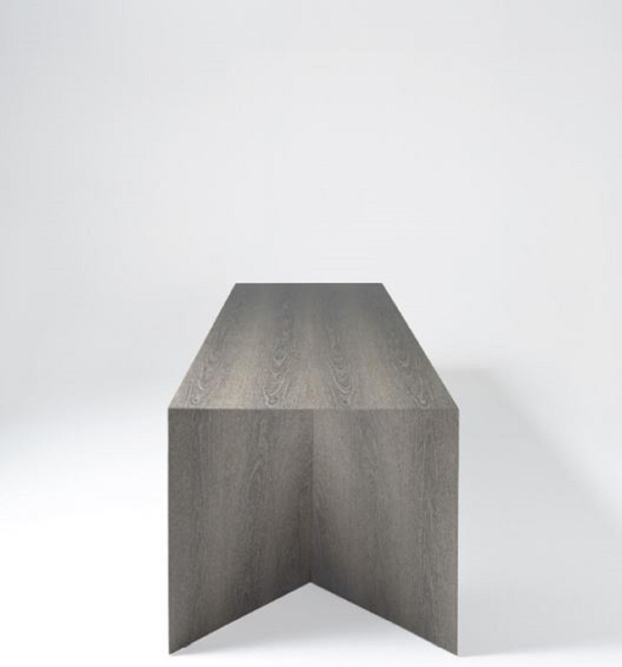 The IPERBOLE table by Ferruccio Laviani for Emmemobili is a striking example of contemporary design, merging traditional craftsmanship with cutting-edge woodworking technology. Here's a concise breakdown of its design and features:

Key Design