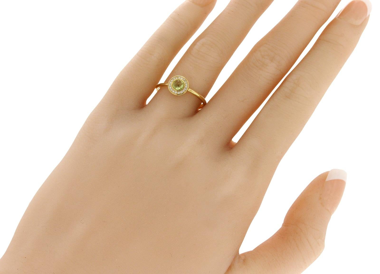 Ippolita 18 Karat Gold Lollipop Mini Peridot and Diamond Size Ring In Excellent Condition In Los Angeles, CA