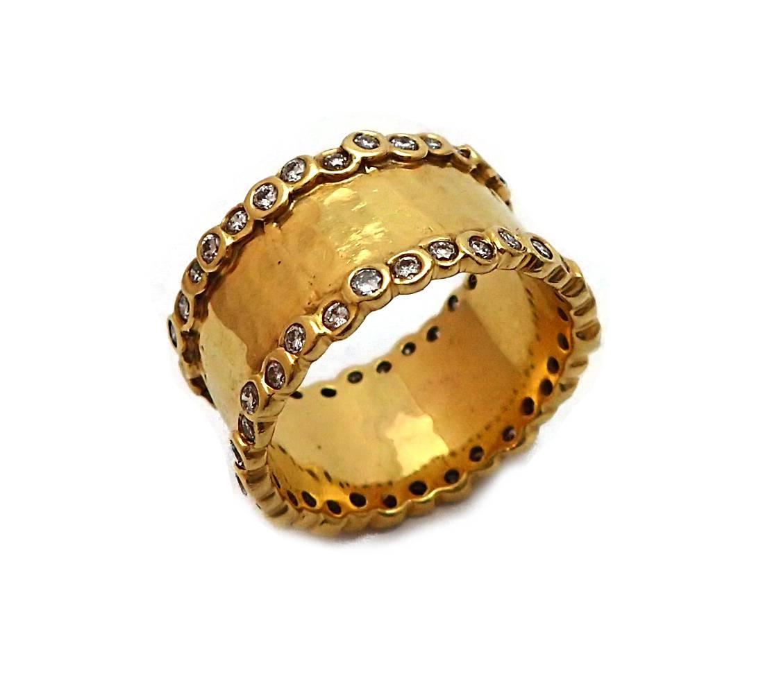 Ippolita 18 Karat Yellow Gold and Diamond Hammered Ring In Good Condition For Sale In New York, NY