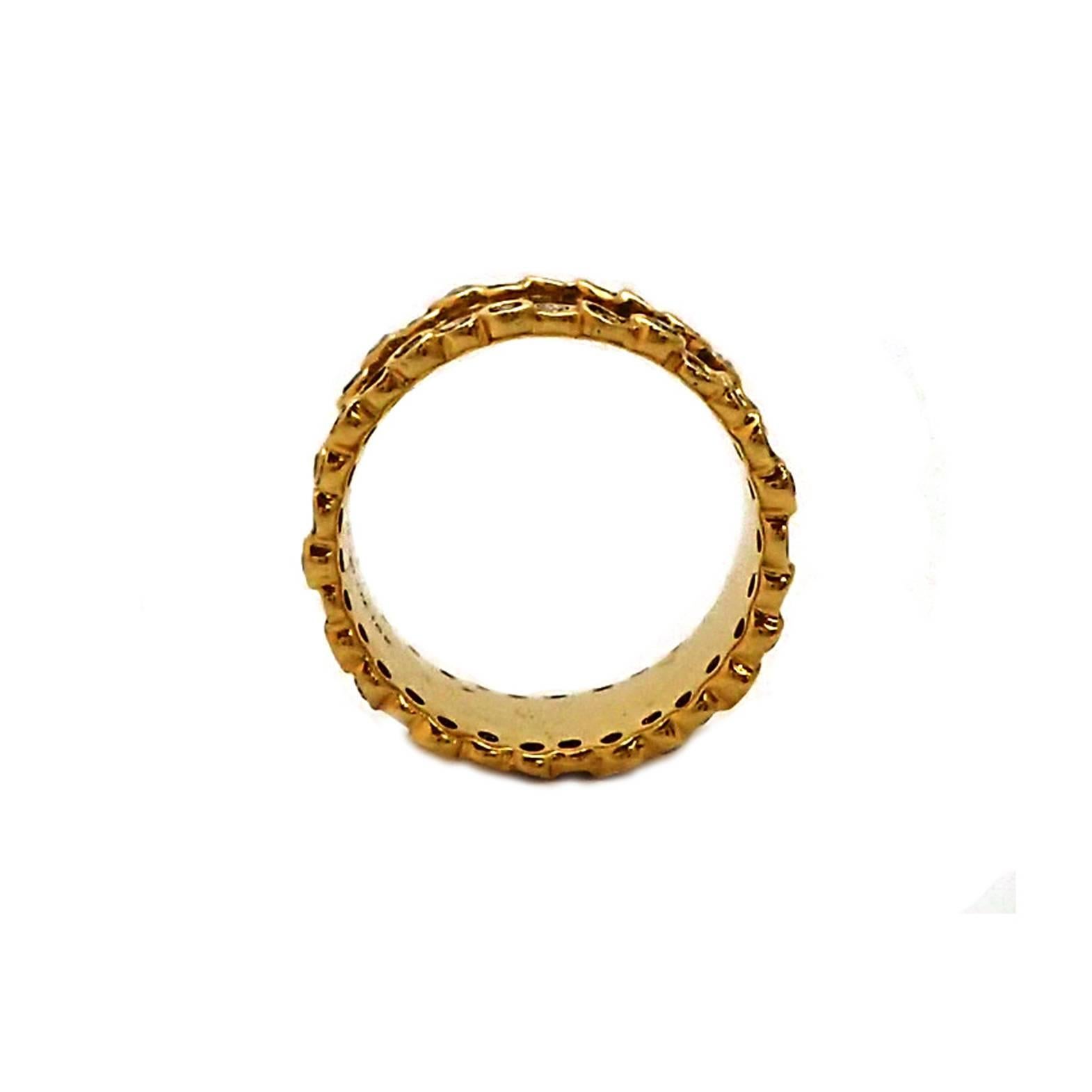 Women's or Men's Ippolita 18 Karat Yellow Gold and Diamond Hammered Ring For Sale