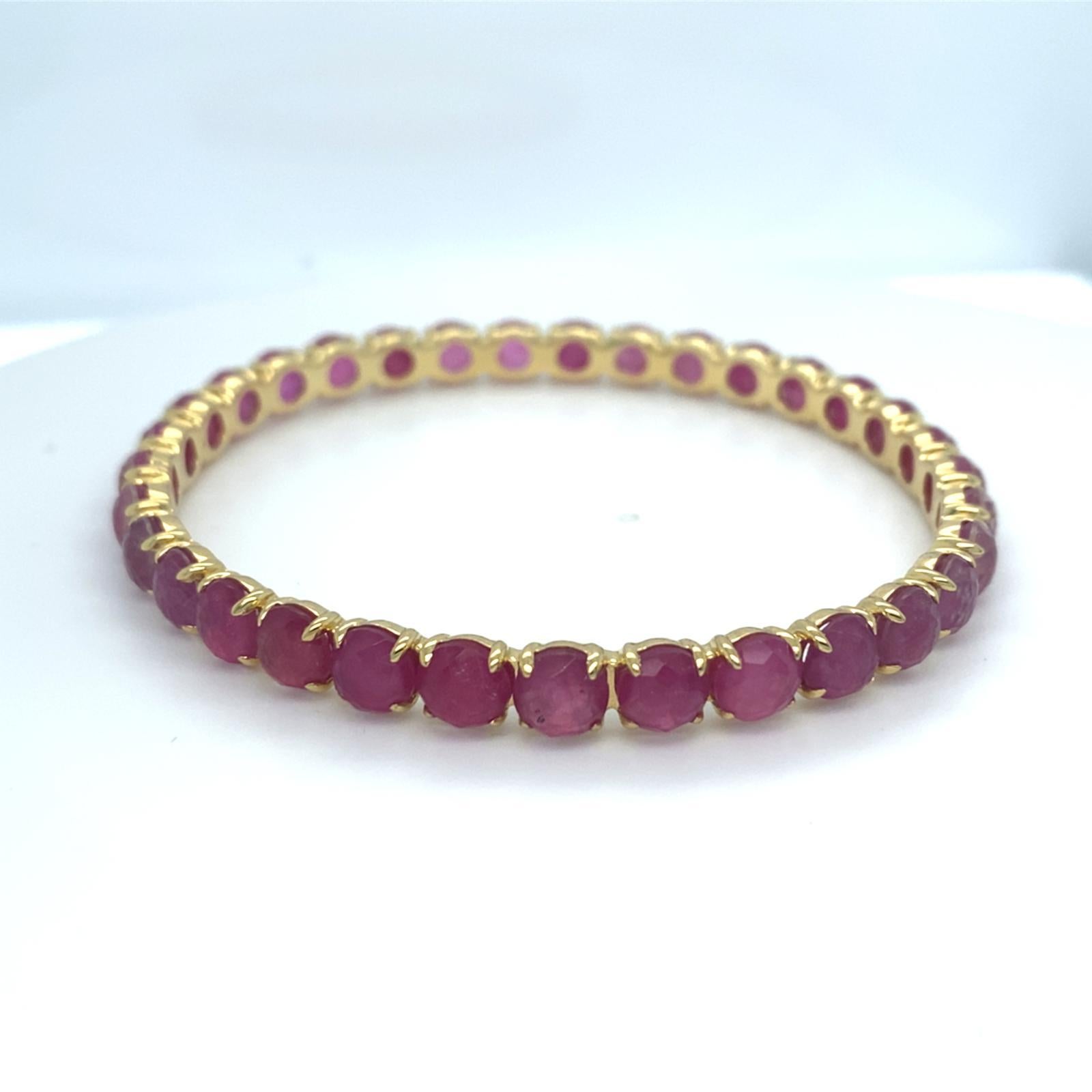 Taille ronde Ippolita, bracelet jonc en or jaune 18 carats et rubis en vente