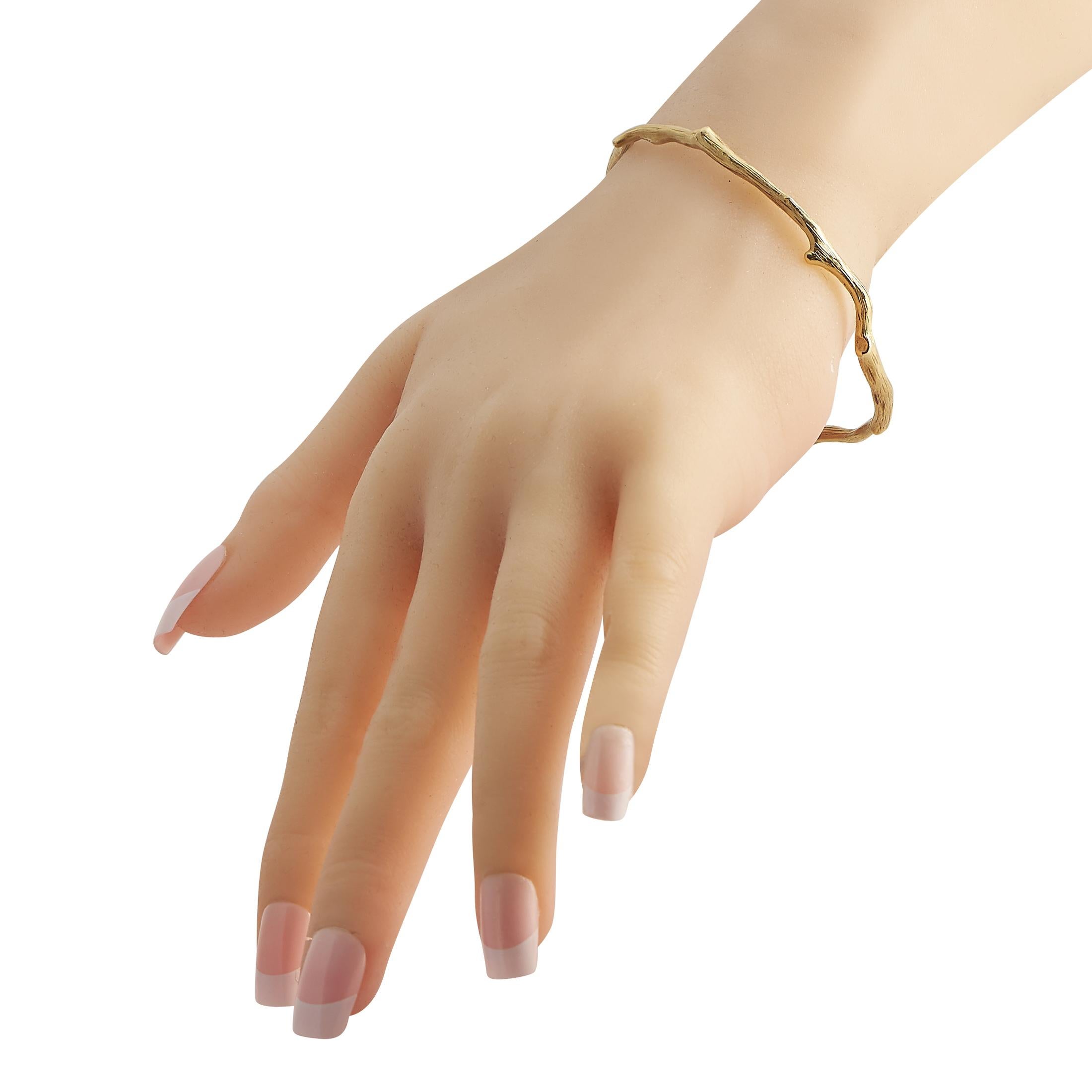 Organische Formen verleihen diesem Armreif aus 18 Karat Gelbgold von Ippolita Reef eine zeitlose Eleganz. Dieses tadellos gearbeitete Stück ist 7,85