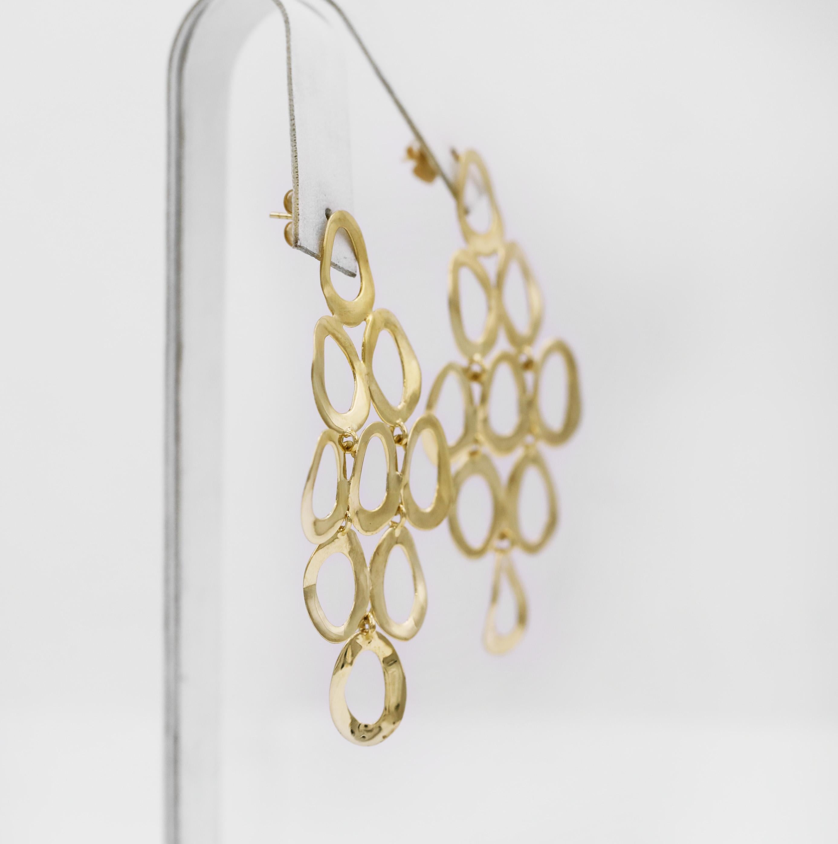 IPPOLITA
Classico Collection
STYLE# GE020
Nine open ovals, each sculpted and cast by hand
18K gold
assembled with a hinged construction to form a cascading earring of striking beauty
Approx. measurements: Length: 2.50