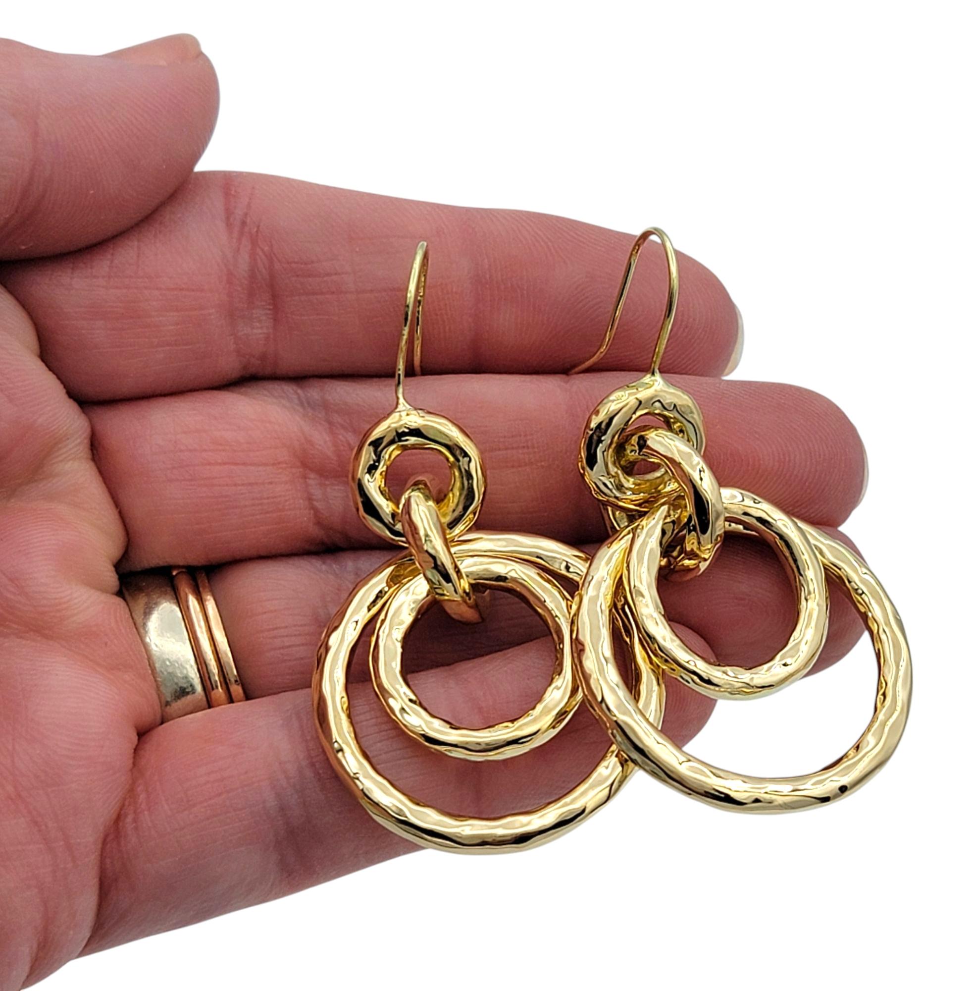 Donna Ippolita Classico - Orecchini a cerchio con getto martellato e penzolante in oro 18 carati in vendita