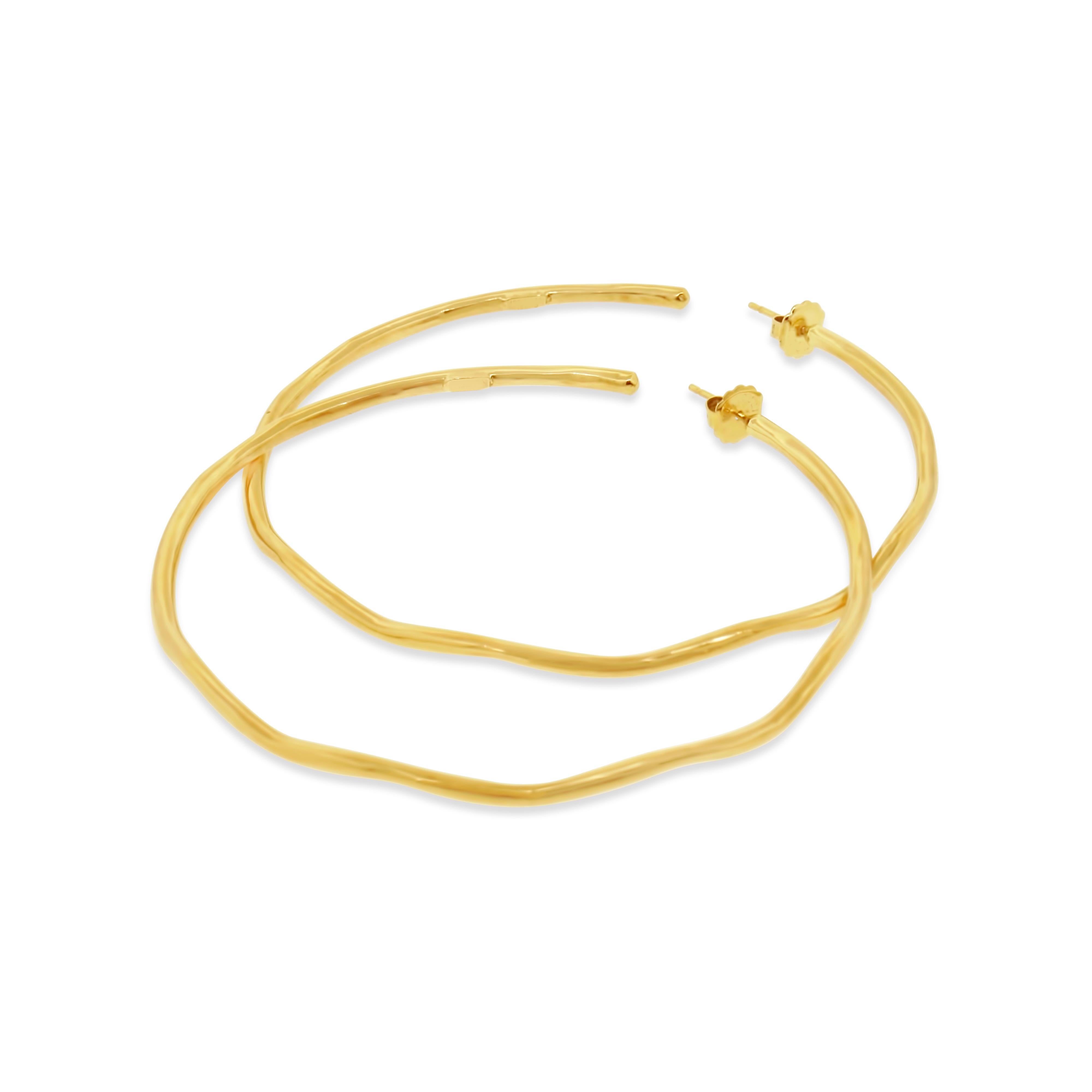 18 kt Yellow Gold
Circumference: 3 inches
Total Weight: 7.4 grams
Size Large