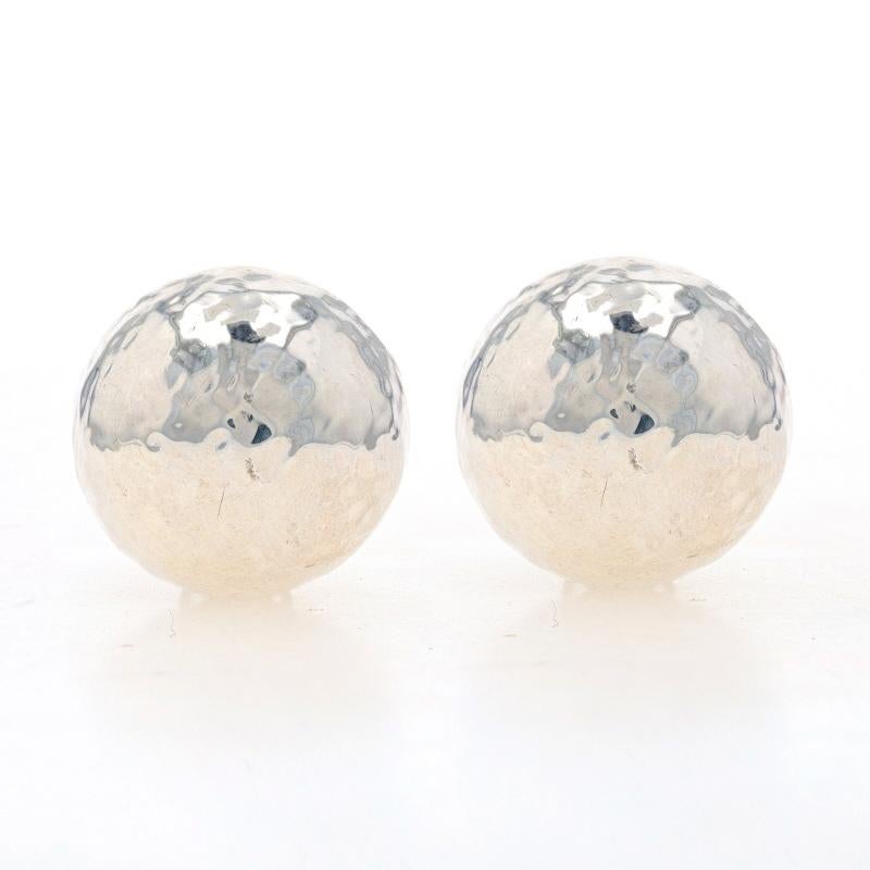 Retail Price: $300

Brand: Ippolita

Metal Content: Sterling Silver

Style: Large Dome Stud
Fastening Type: Clip-On Closures
Theme: Circles
Features: Hammered Detailing

Measurements
Diameter: 11/16