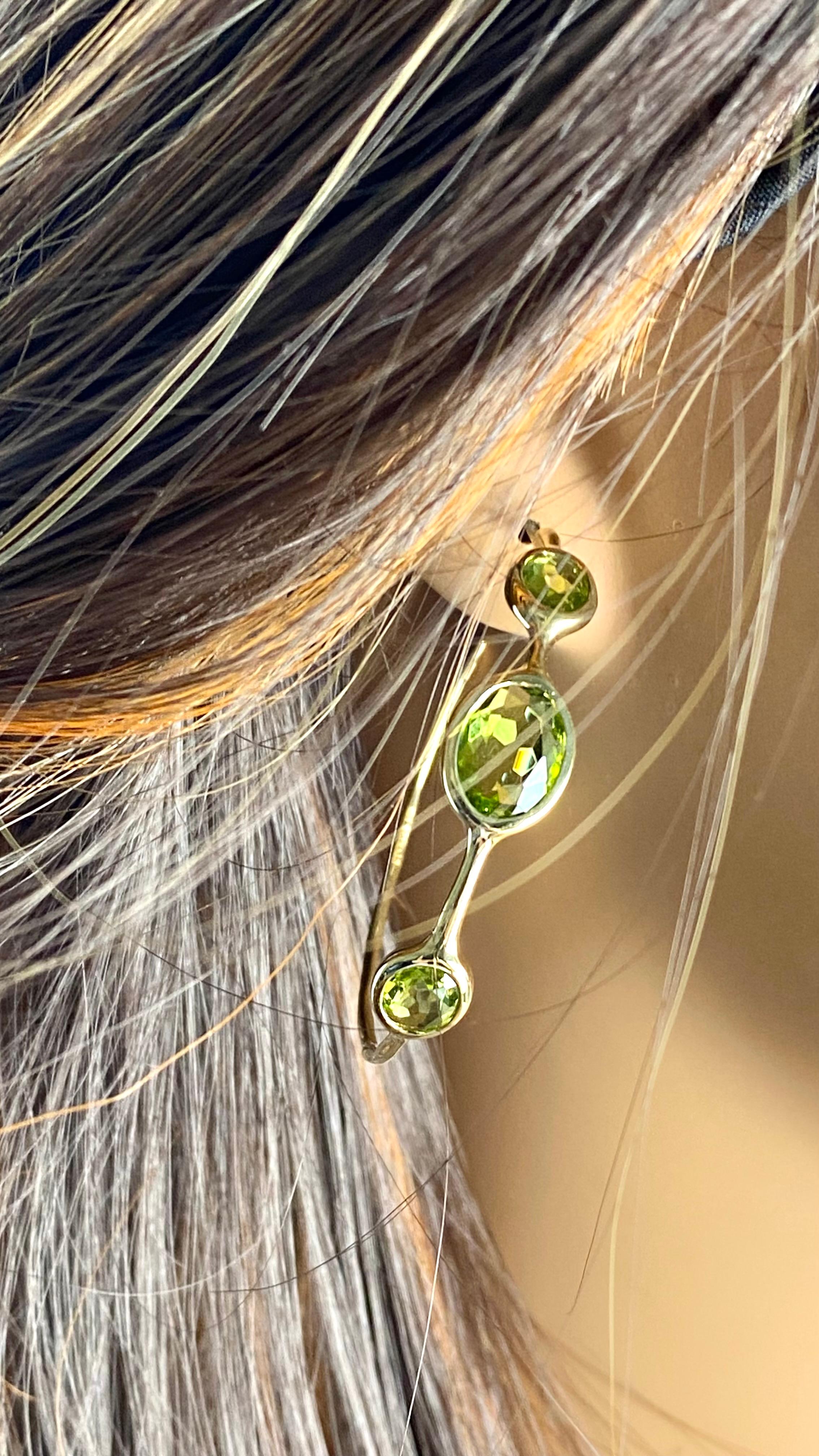 Ippolita Lollipop Collection Green Prasiolite Quartz 18k Gold Hoop Earring In Good Condition For Sale In New York, NY