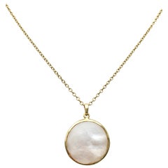 Collana con ciondolo doppio in oro e madreperla "Ippolita".