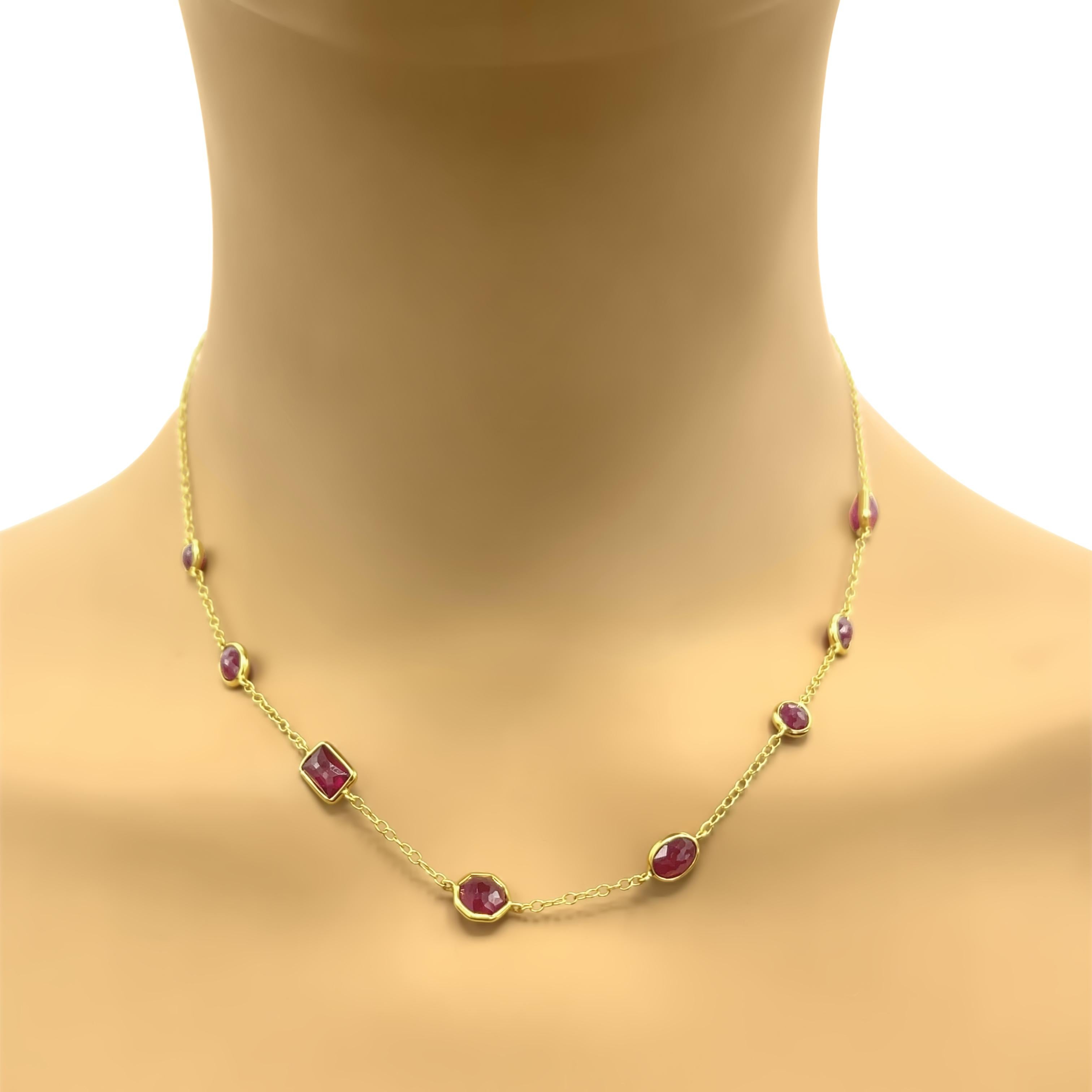 oro amarillo de 18 kt
Peso total: 5.7 gramos
Longitud:  Ajustable hasta 45 cm
Bisel engastado
