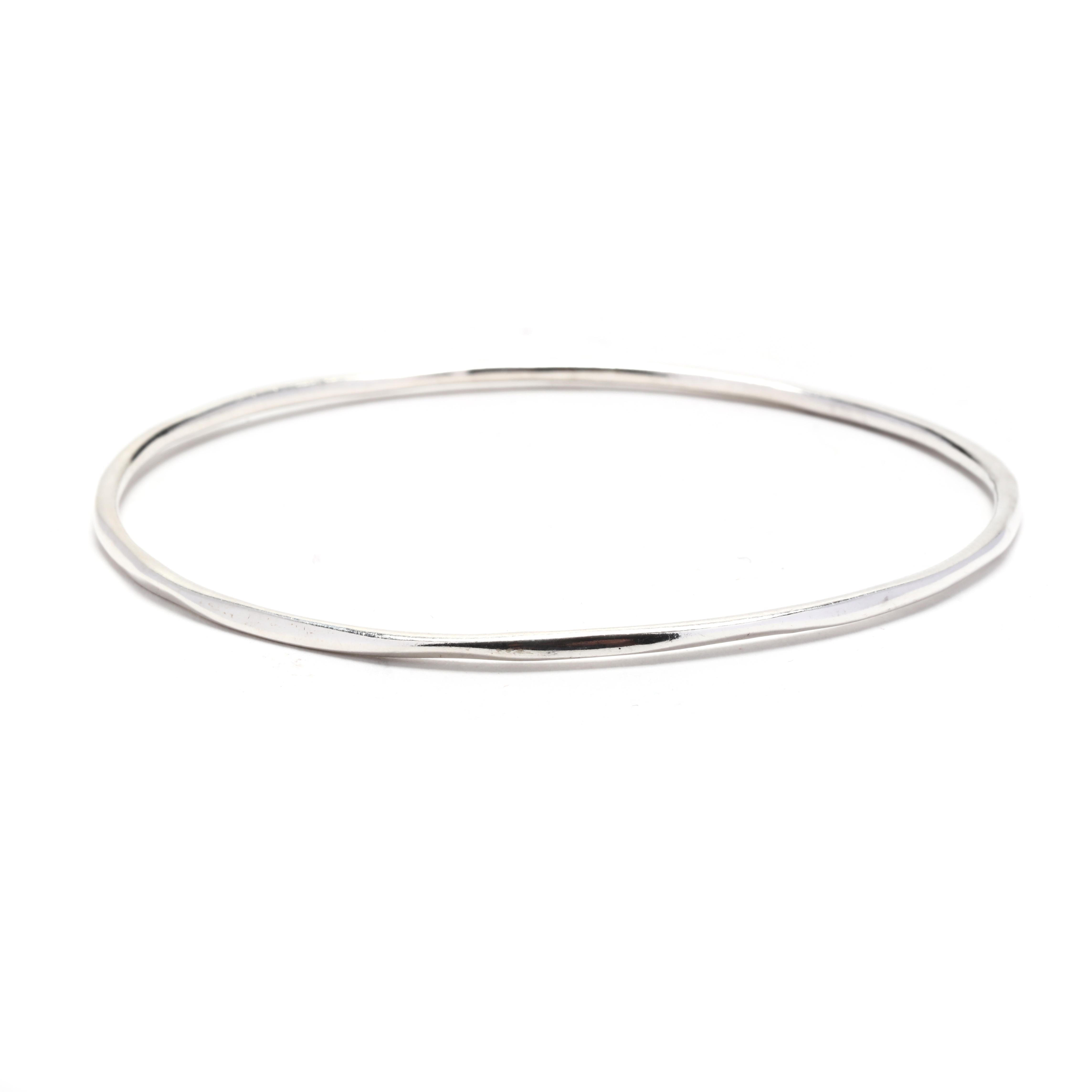 This simple and elegant sterling silver bangle bracelet is the perfect accessory to add a touch of sophistication to any outfit. Made by renowned jewelry brand Ippolita, known for their high-quality craftsmanship, this bracelet is both stylish and