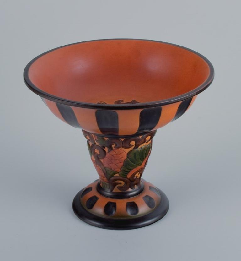 Ipsens, Denmark. Art Nouveau faience compote, decorated with foliage and flowers.
Approx. 1920s.
Model number 188.
In excellent condition.
Dimensions: H 23.0 x D 28.0 cm.