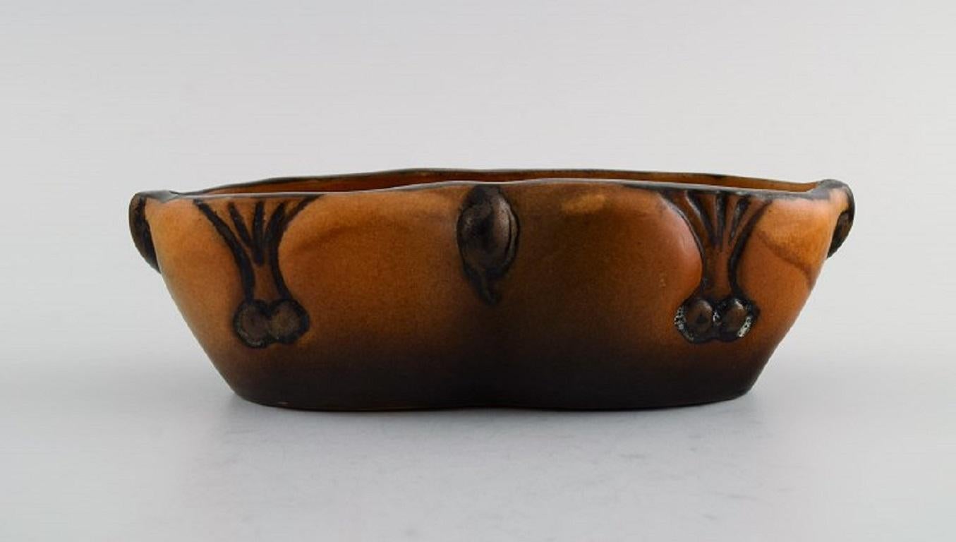 Ipsen's, Denmark, Art Nouveau Lidded Jar and Bowl in Hand-Painted Ceramics In Excellent Condition For Sale In København, Copenhagen