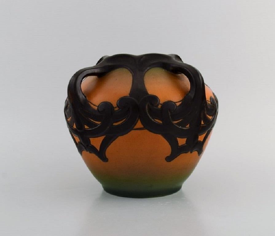 Ipsen's, Denmark. Art Nouveau vase in hand-painted glazed ceramics. 1920s.
Model number 710.
Measures: 21 x 16.5 cm.
In excellent condition.
Stamped.
