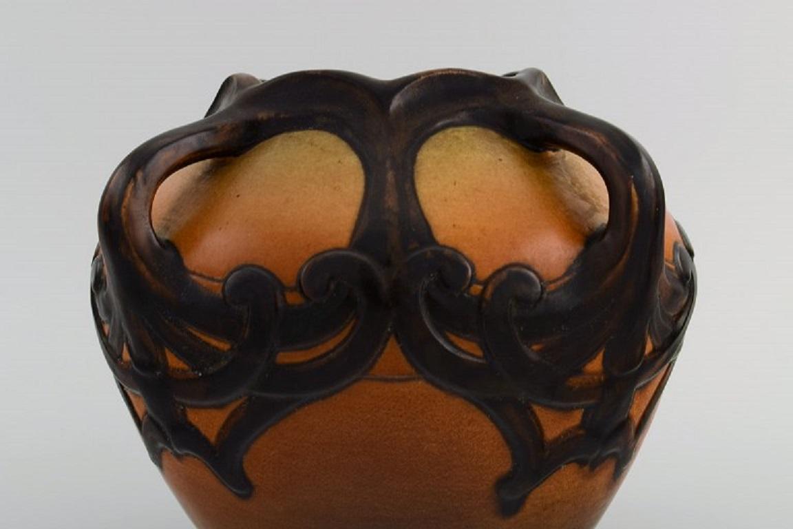 Danois Ipsen, Danemark, Vase Art nouveau en céramique émaillée peinte à la main, années 1920 en vente