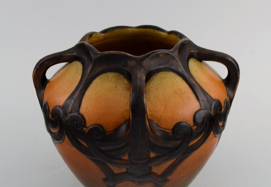 Vernissé Ipsen, Danemark, Vase Art nouveau en céramique émaillée peinte à la main, années 1920 en vente