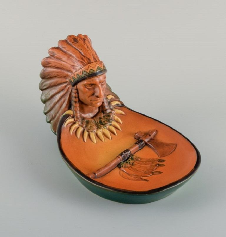 Ipsens, Denmark, Bowl in Glazed Ceramic with Chief, Model 286 In Excellent Condition For Sale In Copenhagen, DK