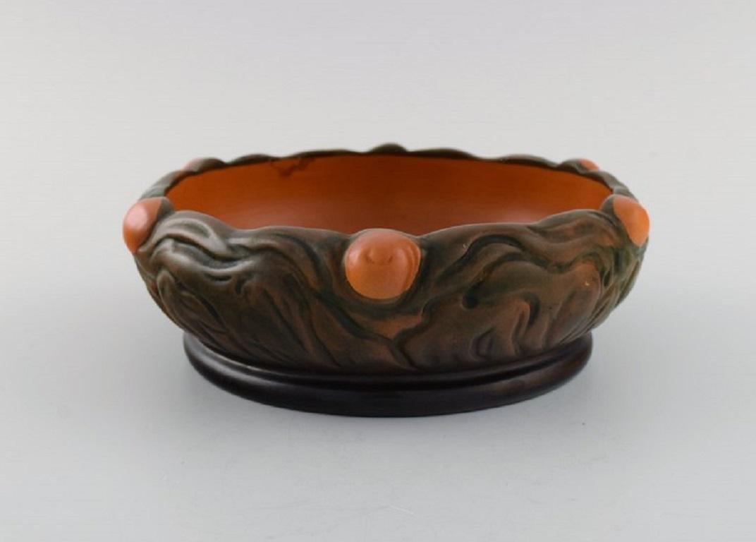 Ipsen's, Denmark. Bowl in hand-painted and glazed ceramics. 1920s / 30s. 
Model number 608.
Measures: 20.5 x 7 cm.
In excellent condition.
Stamped.