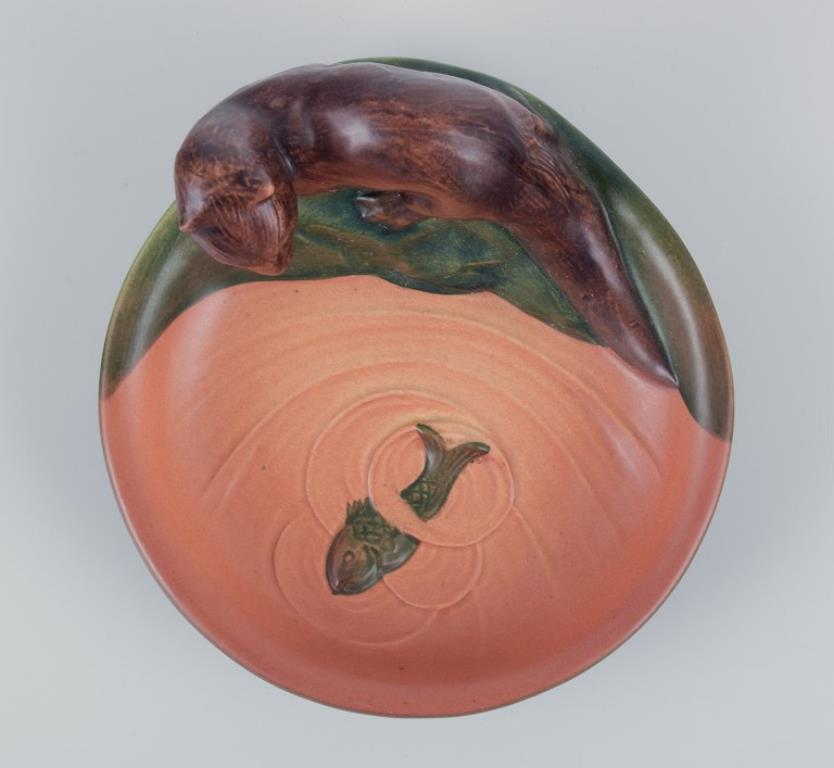 Dinamarca de Ipsen. Cuenco de cerámica con nutria y pez en el agua. Modelo raro. Danés en venta