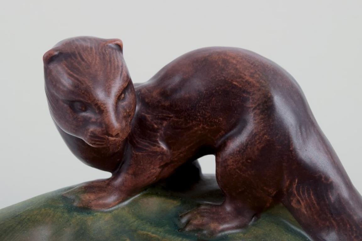 Dinamarca de Ipsen. Cuenco de cerámica con nutria y pez en el agua. Modelo raro. Glaseado en venta