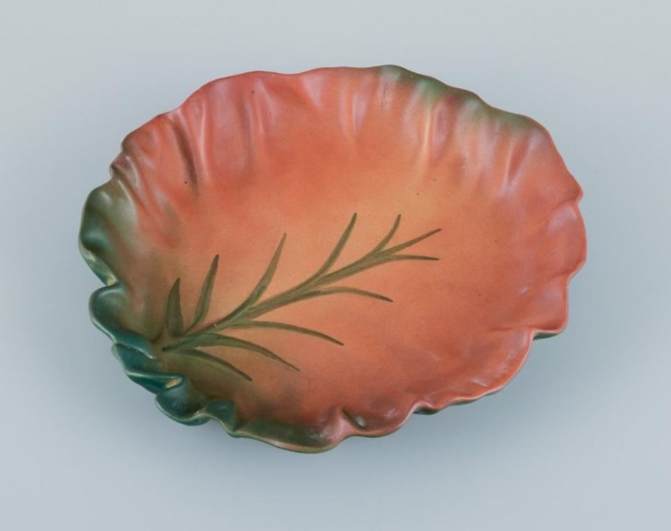Danish Ipsens, Denmark. Ceramic bowl with wavy rim. Motif of a plant. 1930s For Sale