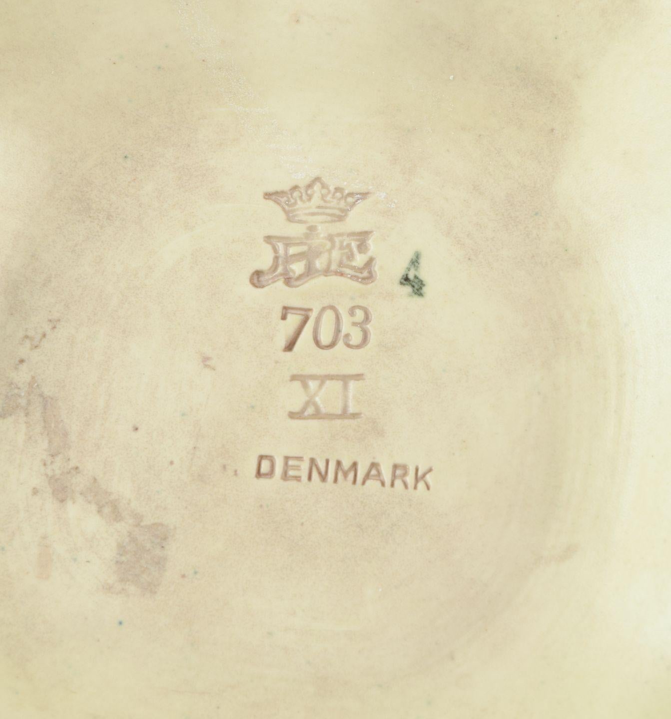 Ipsens, Dänemark. Keramische Vase mit oranger und grüner Glasur. Florale Motive. im Zustand „Hervorragend“ im Angebot in København, Copenhagen