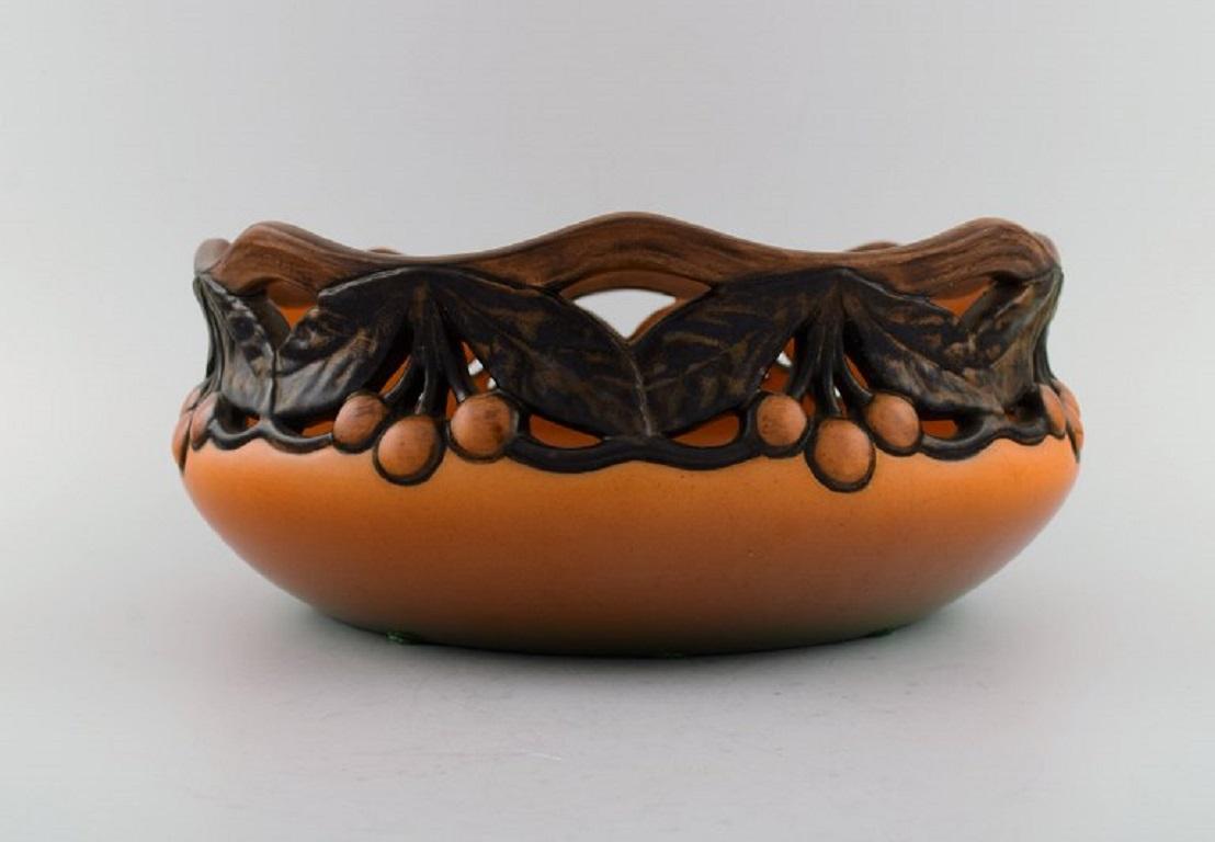 Début du 20ème siècle Ipsen, Danemark, grand bol en céramique ajourée, années 1920/30 en vente