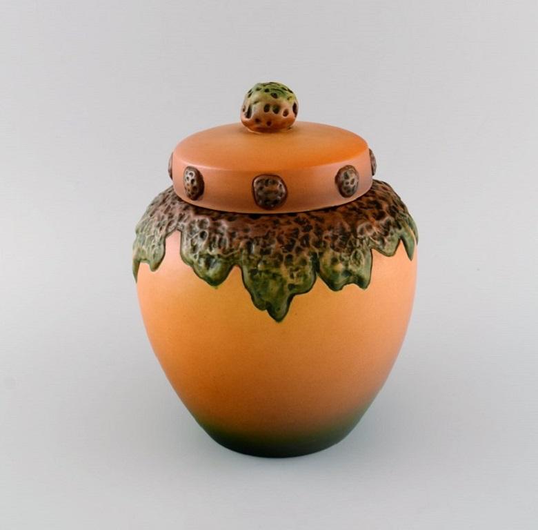 Ipsen's, Denmark. Lidded vase in hand-painted and glazed ceramics. 
1920s / 30s. Model number 784.
Measures: 22 x 17 cm.
In excellent condition.
Stamped.