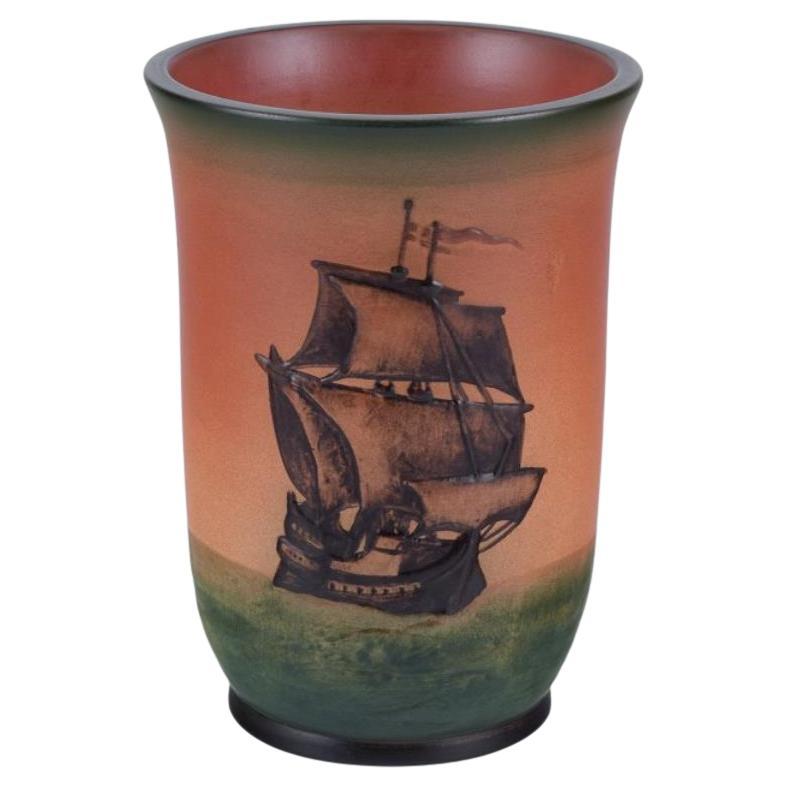 Ipsen's Denmark, raro vaso con motivo a goletta. Anni '20-'30