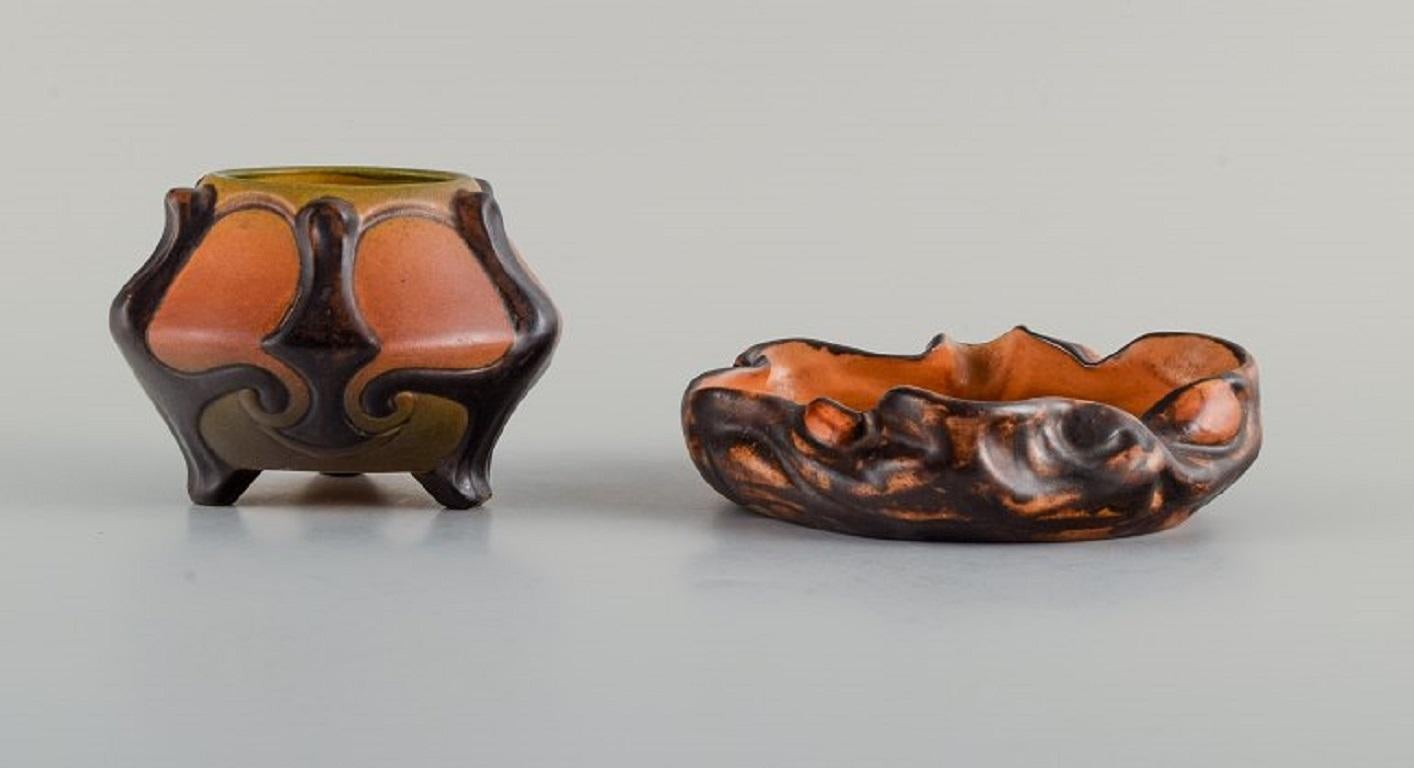 Le Danemark d'Ipsen. Deux bols Art nouveau en céramique émaillée peinte à la main.
1920s.
Marqué.
Le modèle 597 mesure : D 14.0 x H 4.0 cm.
Le modèle 705 mesure : H 8.0 x D 11.0 cm.
En parfait état.