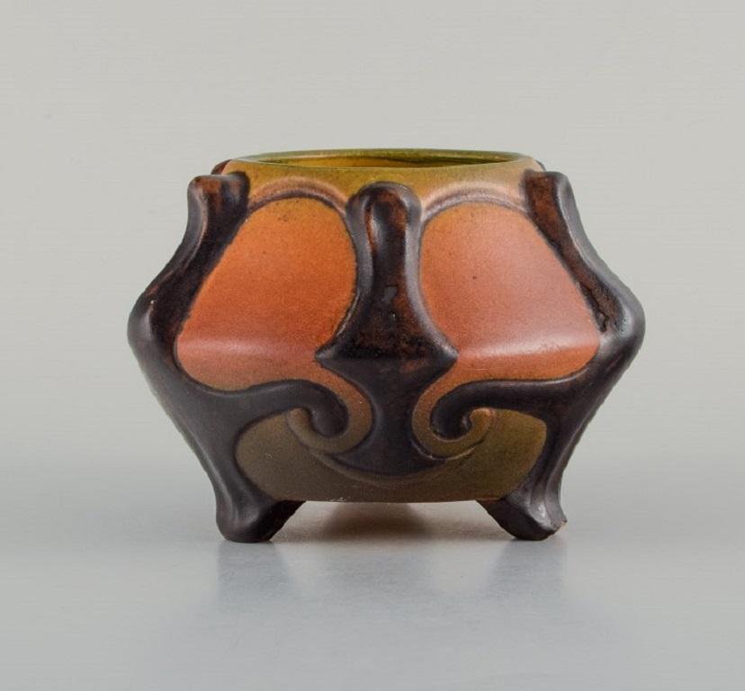 Danois Ipsens Danemark. Deux bols Art Nouveau en céramique émaillée peintes à la main. années 1920.  en vente