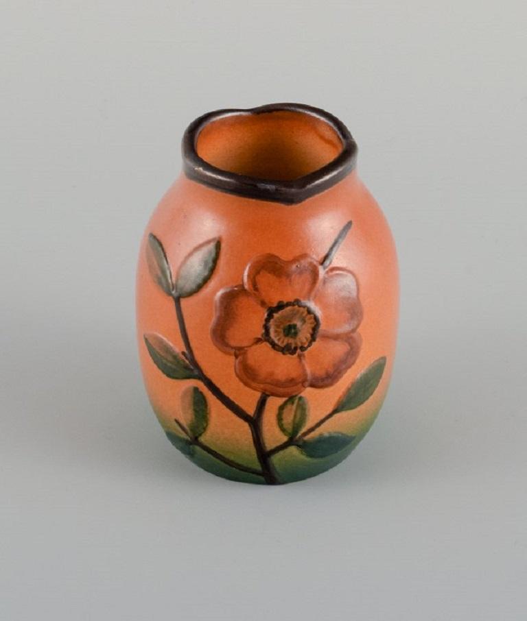 Ipsens Dänemark. Kleine Vasen aus handbemalter, glasierter Keramik, 1920er/30er Jahre (Dänisch) im Angebot