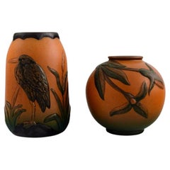 Ipsen's, Dänemark, zwei Vasen aus handbemalter und glasierter Keramik, 1920er/30er Jahre