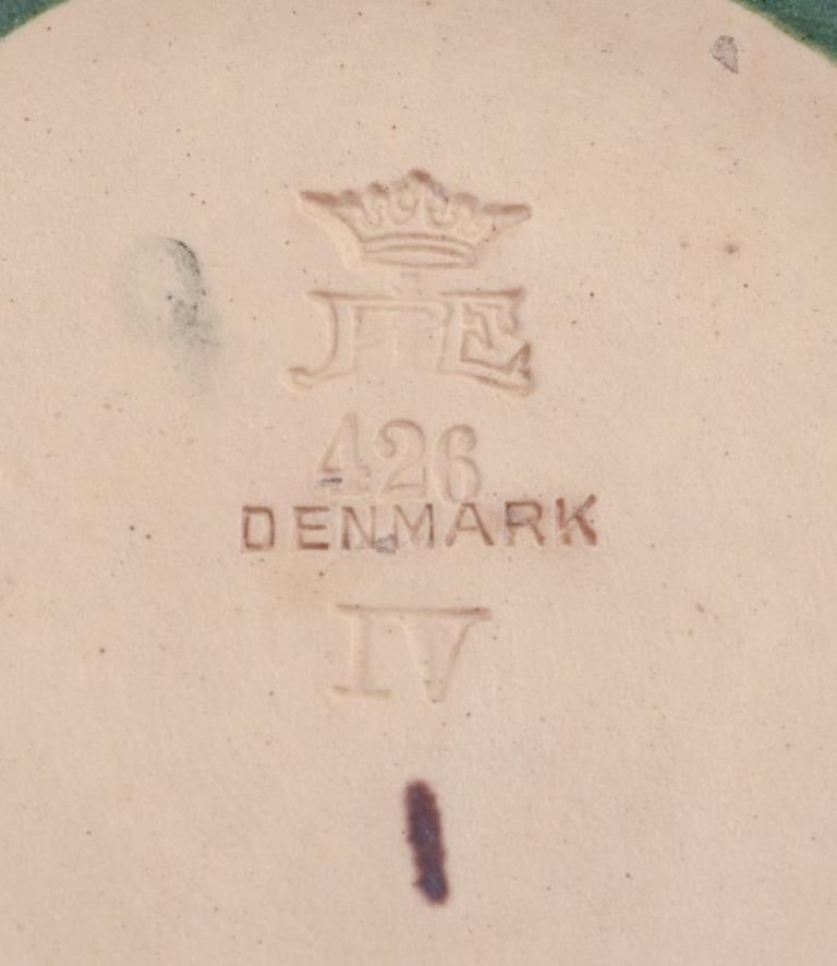 Céramique Le Danemark d'Ipsen.  Vase en céramique émaillée.  Paysage peint à la main. en vente