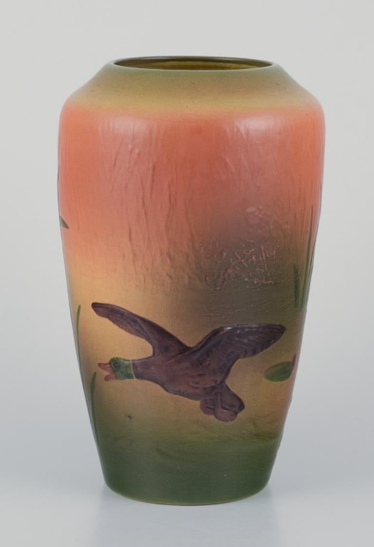 Danese La Danimarca di Ipsen. Vaso con cervo e anatra selvatica. Anni '20-'30 in vendita
