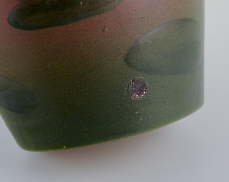 Inizio XX secolo La Danimarca di Ipsen. Vaso con cervo e anatra selvatica. Anni '20-'30 in vendita