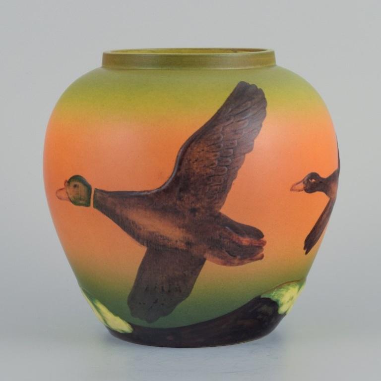 Ipsens, Denmark, vase with ducks, glaze in orange and green tones.
Model number 762.
1920s/30s.
Marked.
In excellent condition.
Dimensions: D 16.0 x H 16.0 cm.