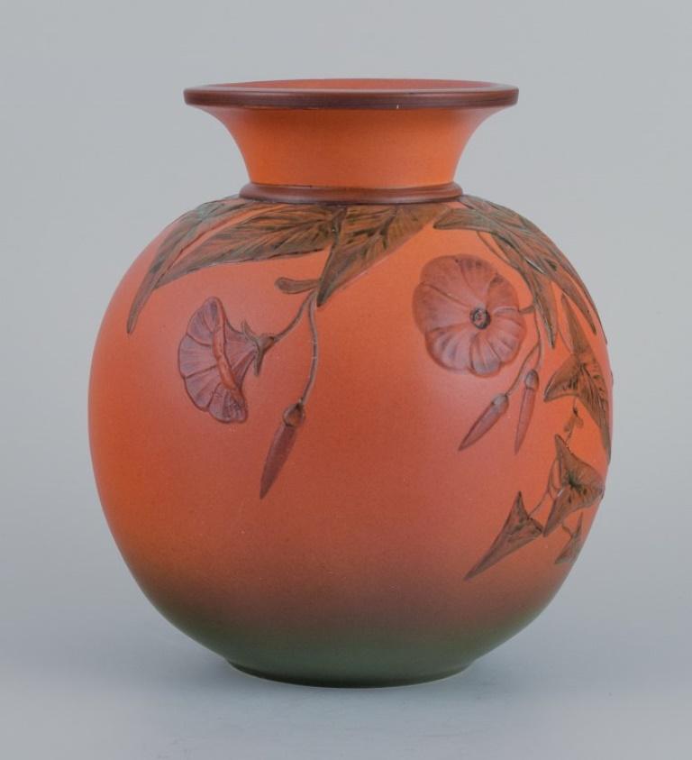 Ipsens, Denmark, vase with flowers and butterfly.
Glaze in orange and green tones.
1920s-1930s.
Model number 473.
Marked.
In perfect condition.
Dimensions: D 18.0 x H 20.0 cm.