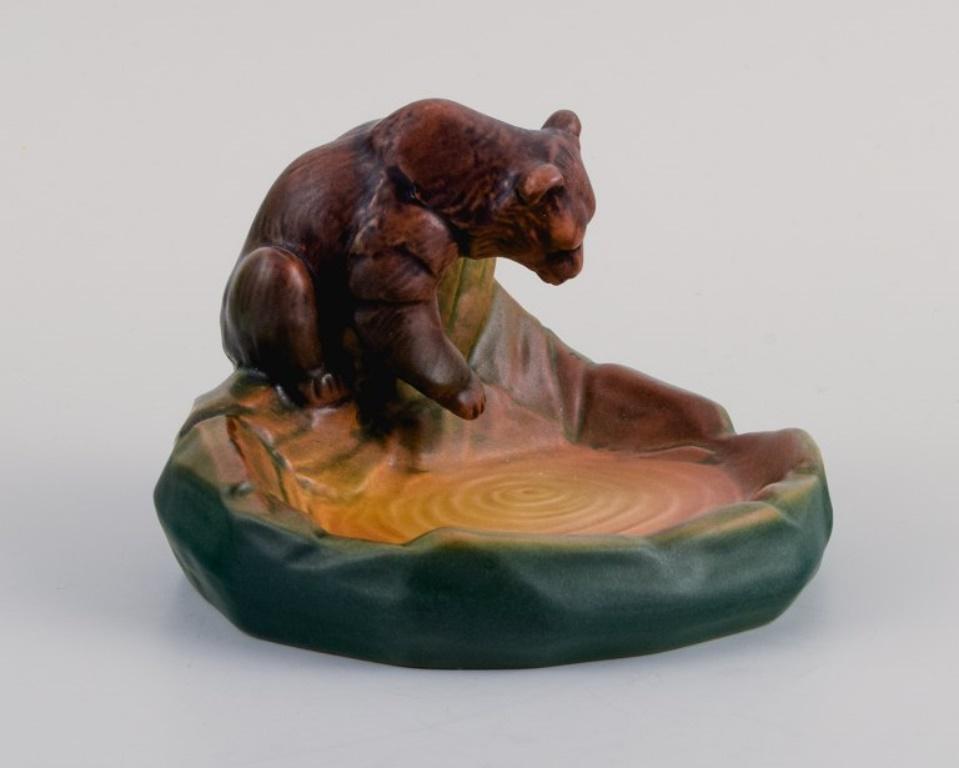 Ipsen's Enke, a small dish with a crawling bear.
1920/30s.
Model number 222.
In excellent condition.
Marked.
Dimensions: H 8.0 x D 11.5.
