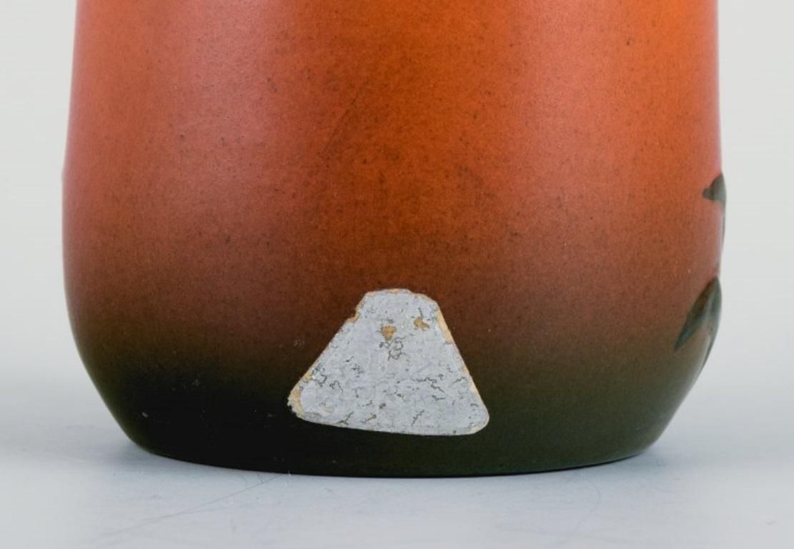 Vernissé Ipsens Enke, vase en céramique et plat en céramique. Motif Malibu et éléphant.  en vente