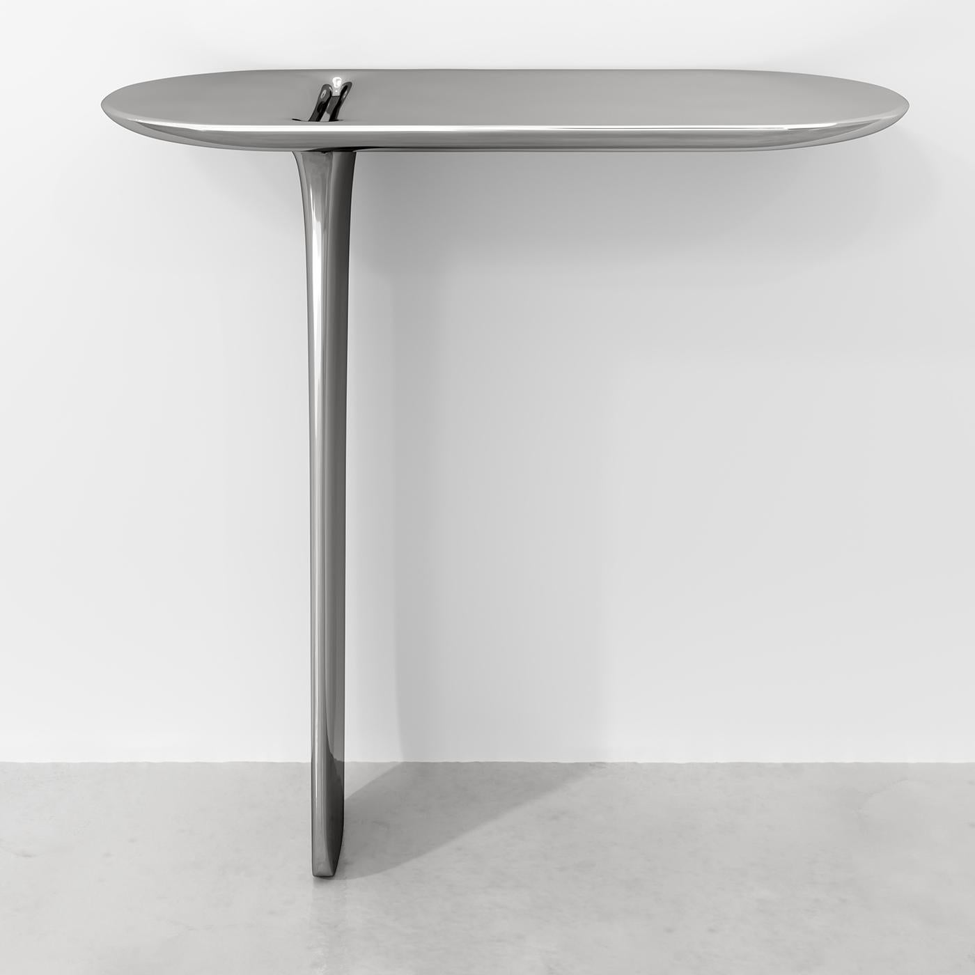 Ipsilon console is designed by Matteo Cibicwith a liquid shape. Light and thin, Ipsilon stands elegantly and perfectly balanced on one leg. 
 