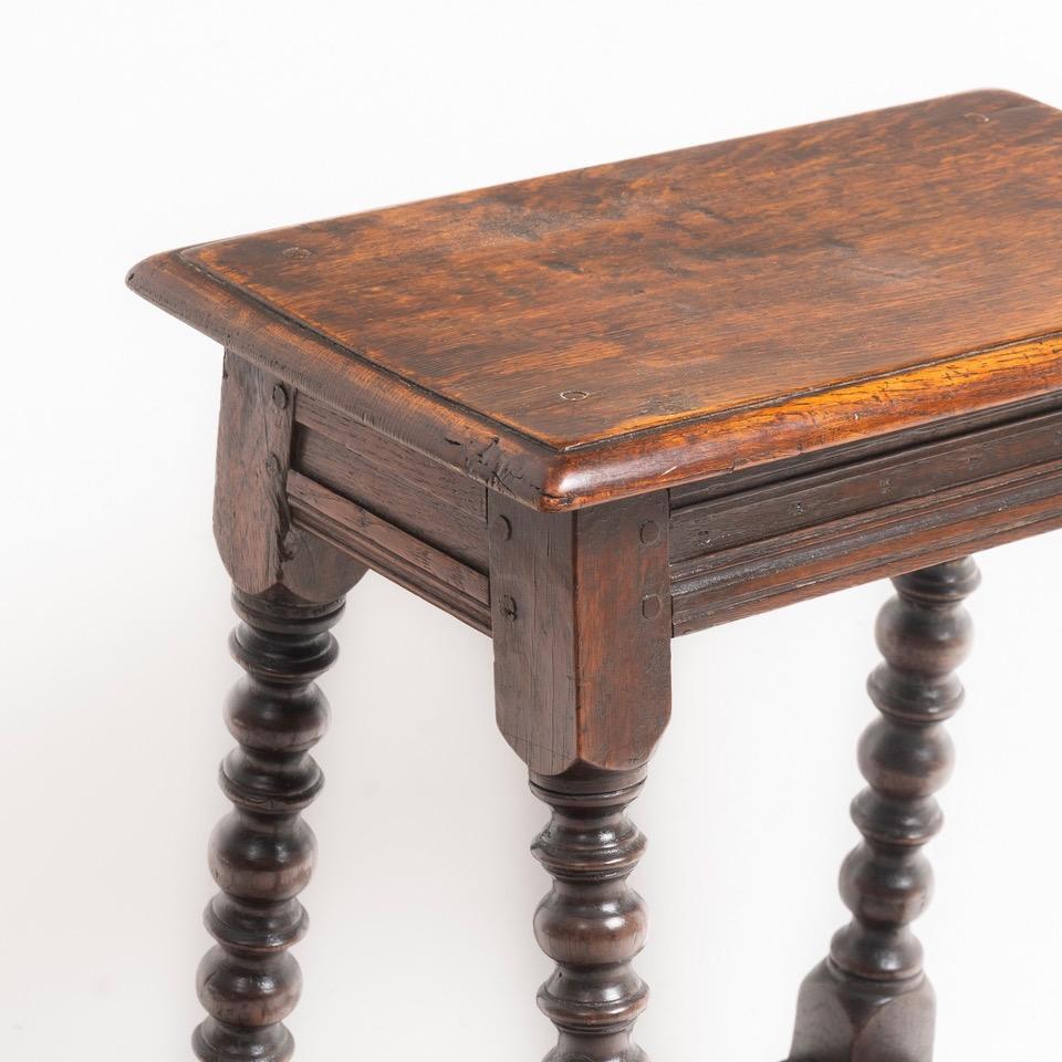 1920's English Ipswich oak joint stool.
Rectangular turned spool legs.
