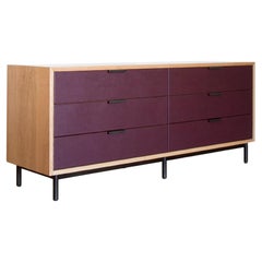 Commode Ira en bois massif et cuir de Crump and Kwash