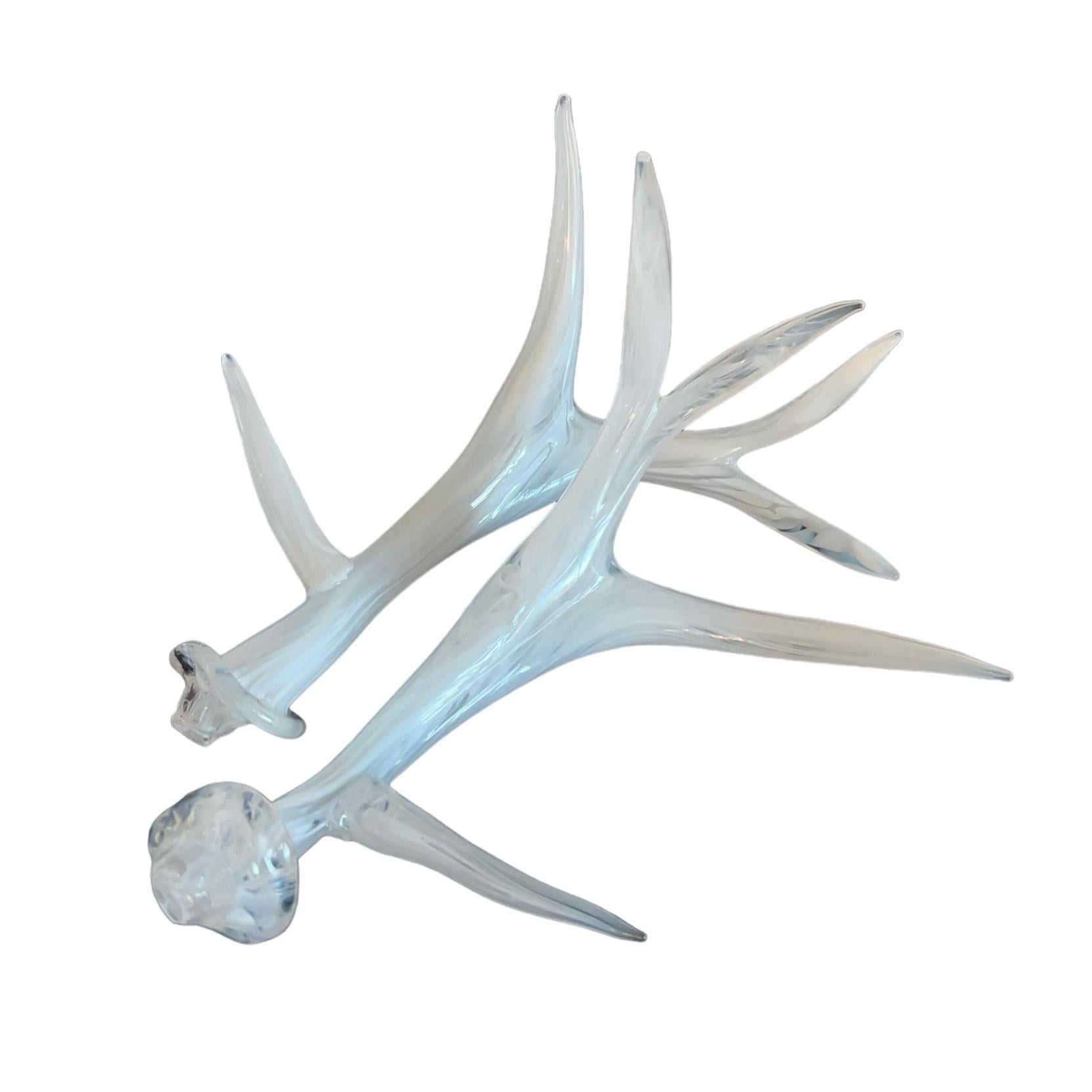 Glass Antlers, white - Abstract Sculpture by Ira Lujan