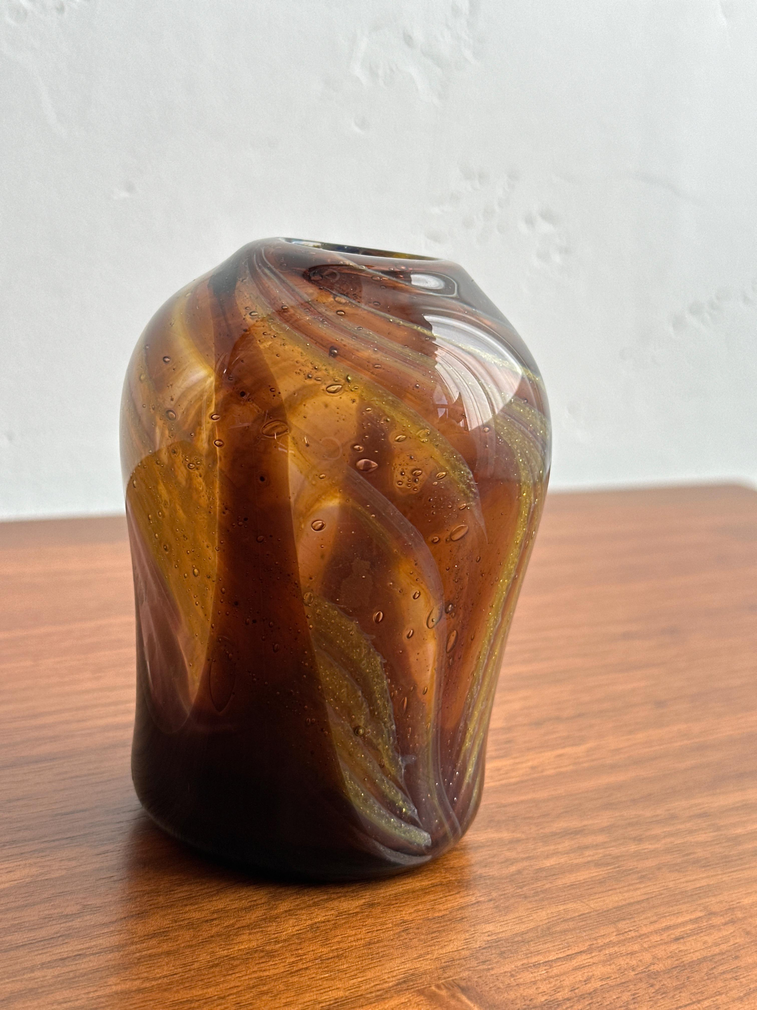Vaso marrone, scultura in vetro soffiato a mano di Ira Sapir in vendita 1