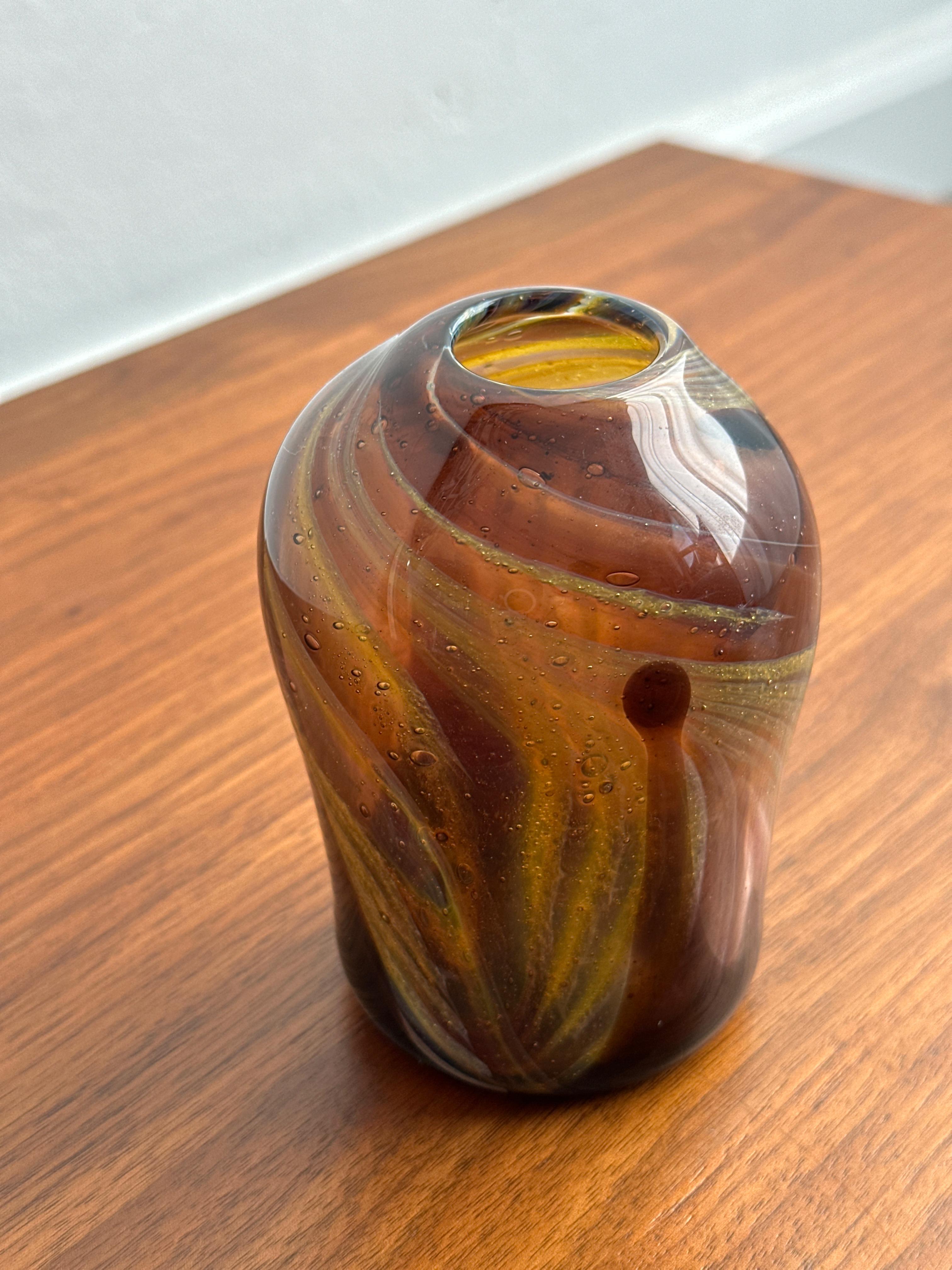 Vaso marrone, scultura in vetro soffiato a mano di Ira Sapir in vendita 2