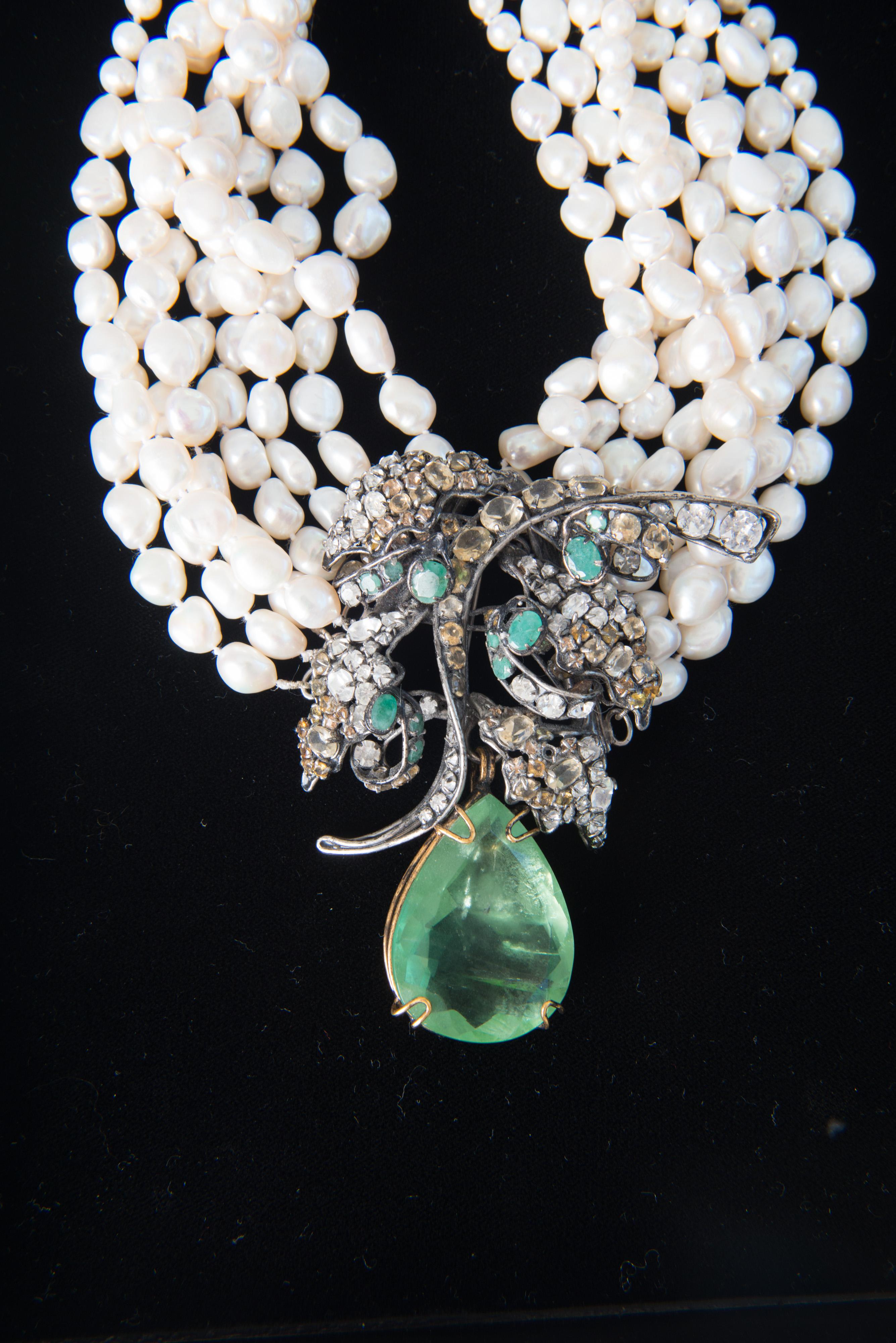 Iradj Moini Emerald tone Gemstone Pearl Necklace In Excellent Condition For Sale In Stamford, CT