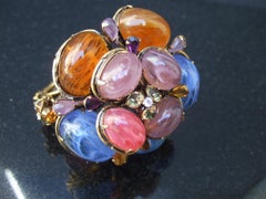 IRADJ MOINI: Espectacular brazalete tipo «cluster» con cabujones de cristal y piedras semipreciosas, de los años 90