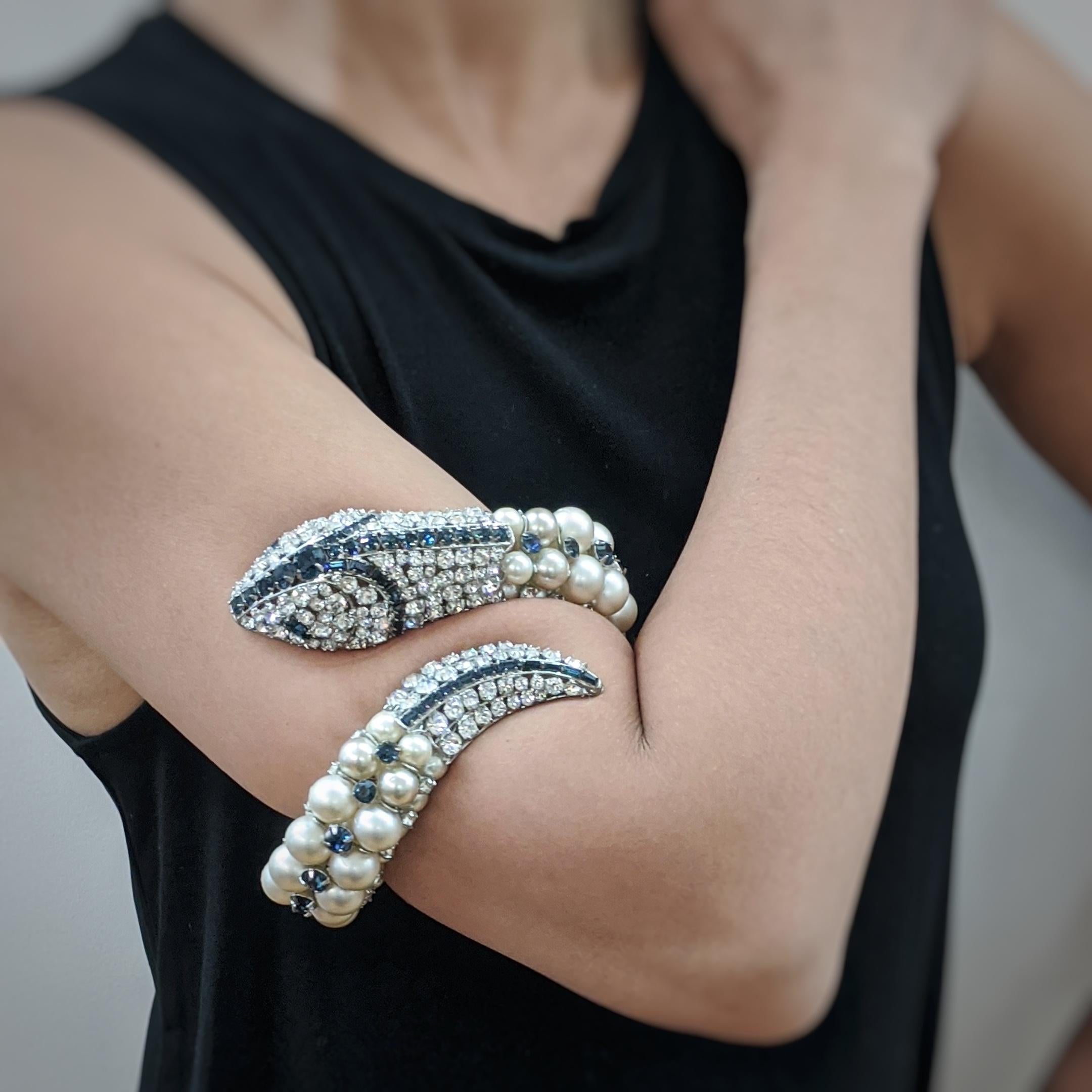 IRADJ MOINI Swarovski-Kristall-Perlen-Perlen-Perlen-Schlangen-Manschetten-Armreif (Moderne) im Angebot