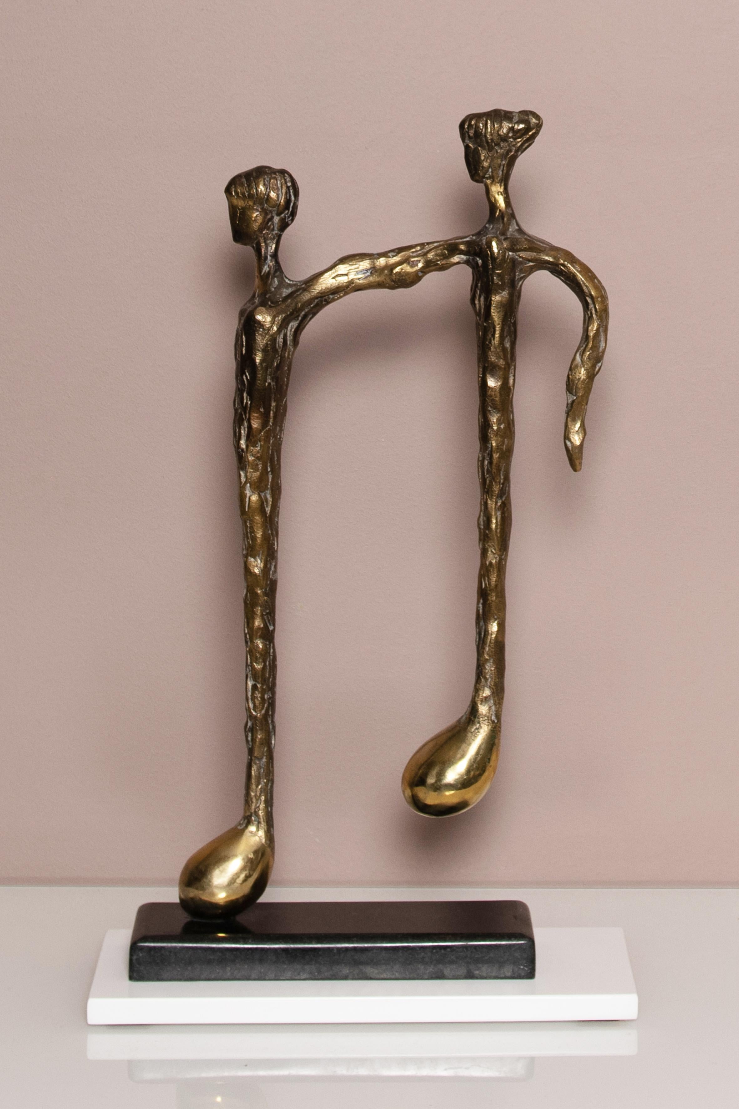 Bronze et marbre

Irakli Tsuladze est un sculpteur géorgien né en 1973 qui vit et travaille à Tbilissi, en Géorgie. Ses sculptures présentent une unité particulière de substance et d'émotions, où l'expression des sentiments gouverne la forme.