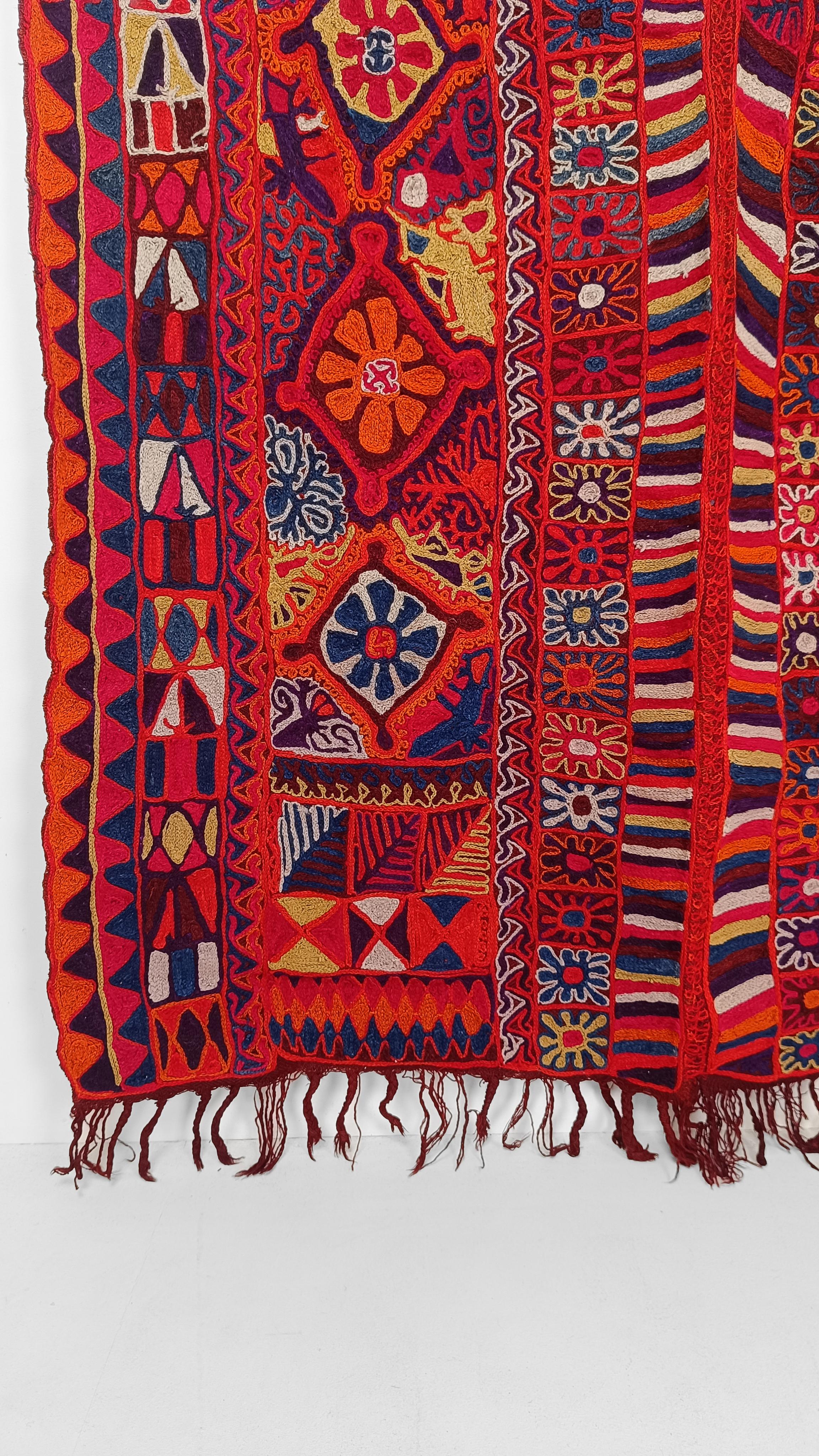 Iraqi Marsh Arab kilim / Wool Woven and Embroidered Ma’dan Wedding Blanket In Good Condition For Sale In Roma, IT